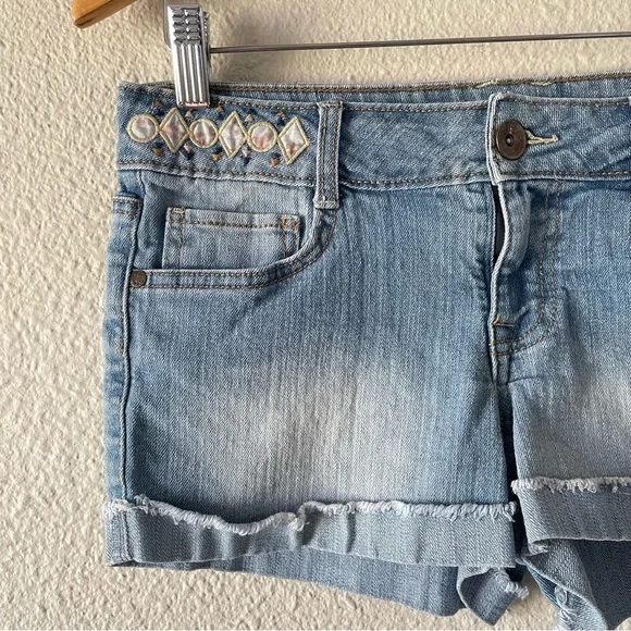 VTG L.E.I. Ashley Low Rise Micro Mini Shorts Junior 7 Light Wash Embroidered Y2K - Picture 3 of 15